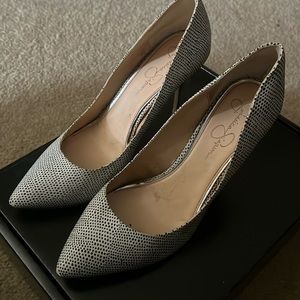 Size 10 women’s Jessica Simpson heels.